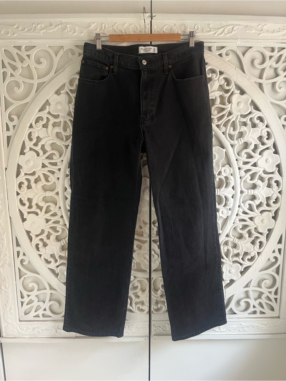 Abercrombie & Fitch The ’90s Relaxed High Rise Black Jeans Size 30